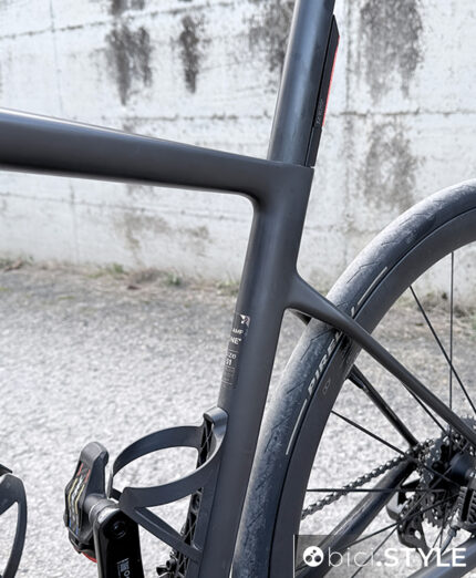 Nuova BMC AMP 01, una e-road discreta nell'erogazione e super elegante