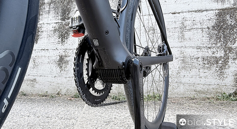 Nuova BMC AMP 01, una e-road discreta nell'erogazione e super elegante