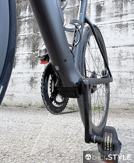 Nuova BMC AMP 01, una e-road discreta nell'erogazione e super elegante