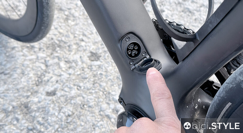 Nuova BMC AMP 01, una e-road discreta nell'erogazione e super elegante