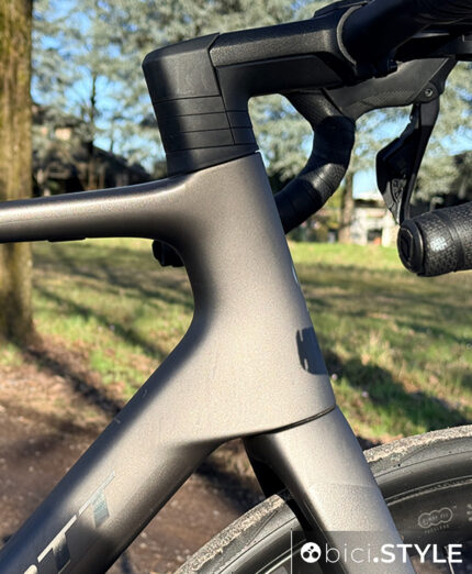 Scott Addict, fuori dai luoghi comuni e una bici moderna. Il test completo