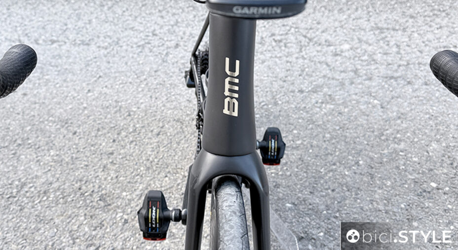 Nuova BMC AMP 01, una e-road discreta nell'erogazione e super elegante