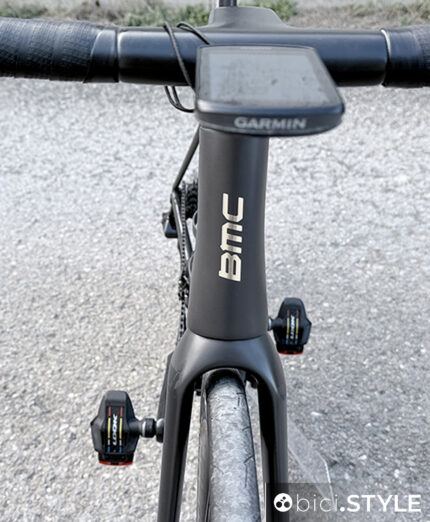 Nuova BMC AMP 01, una e-road discreta nell'erogazione e super elegante