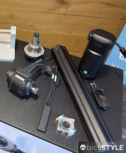 Nuova BMC AMP 01, una e-road discreta nell'erogazione e super elegante