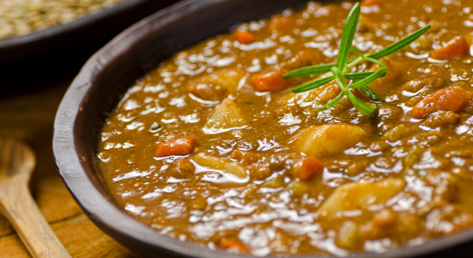 La crema di lenticchie rosse e patate, con le giuste aggiunte un'ottima idea per il recupero (depositphotos.com)