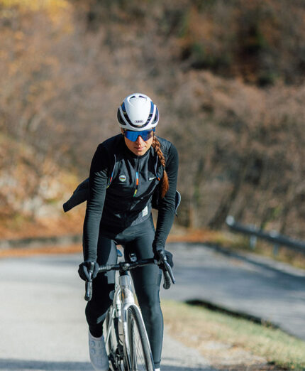 L'inverno limita le uscite, per cui quando si può, si pedala più a lungo. cambia anche il recupero (foto Santini)