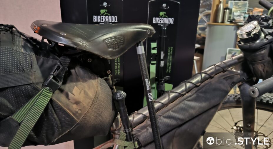 Biri Bikerando cavalletto telescopico, cicloviaggio, borse