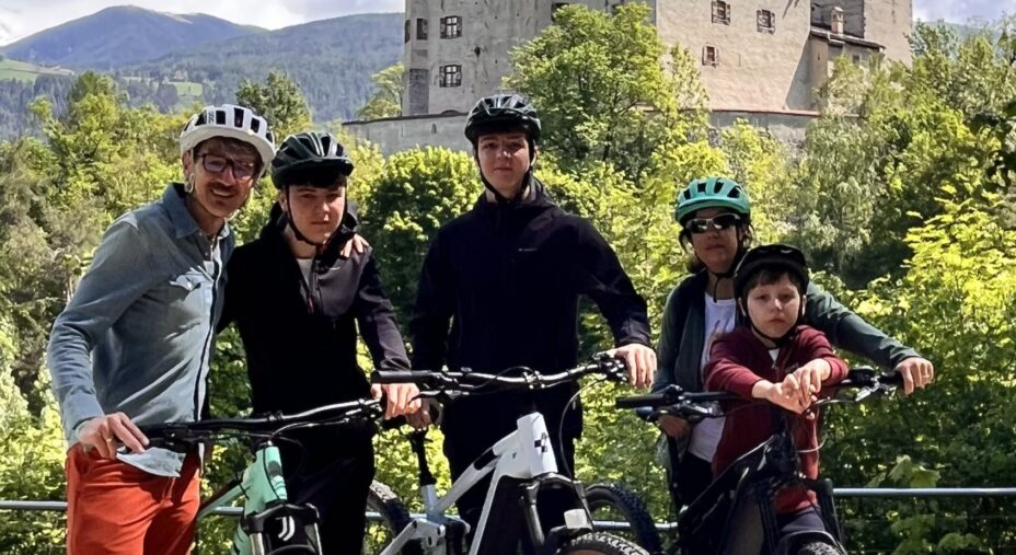 Famiglia in bici, Famigliainbici.com, Castello di Brunico