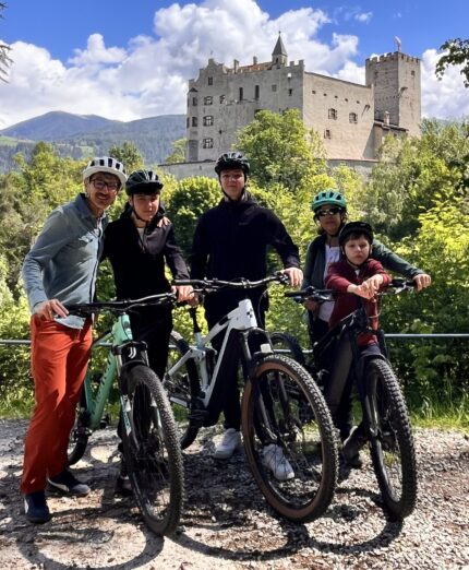 Famiglia in bici, Famigliainbici.com, Castello di Brunico