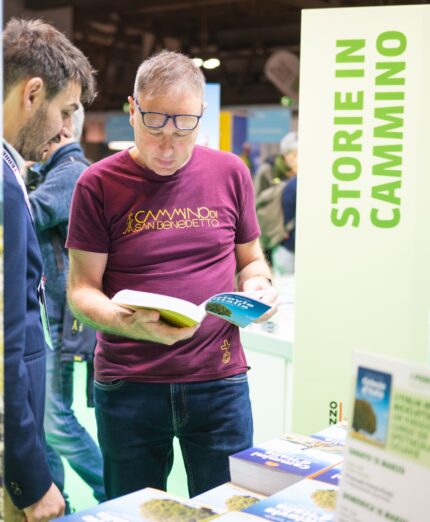 Fiera dei Grandi Cammini - Fa' la Cosa Giusta Simone Frignani Cammino di San Benedetto - Terre di Mezzo editore (foto Andrea Ferrigato)