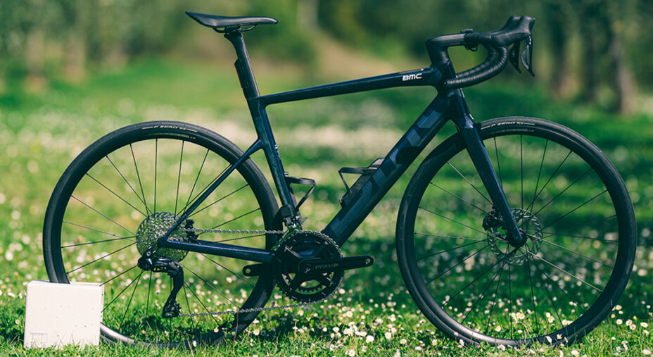 Nuova BMC AMP 01, e-road discreta nell'erogazione e super elegante