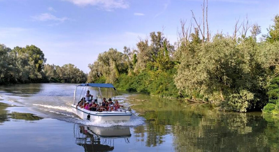 L'acqua è l'elemento portante di tutte le attività sul Delta del Po, abbinando spesso bici e battelli