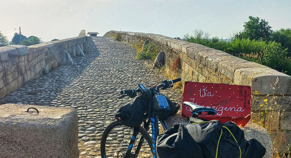 Un aspetto importante è investire nelle strutture logistiche per un'offerta differenziata per chi pedala