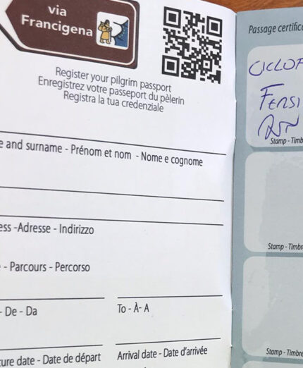 La tessera con le credenziali, necessaria per ottenere i vari timbri lungo il Cammino