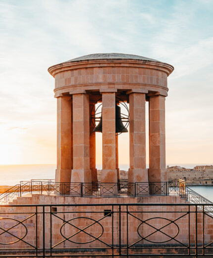 Il Siege Bell Memorial, dedicato all'assedio di Malta nella II Guerra Mondiale