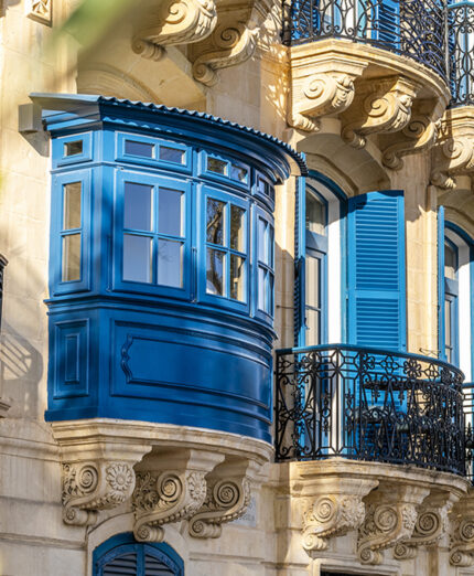 Le gallariji, i tipici balconi in legno ornati e chiusi, di Malta sono diventate nel corso dei secoli simbolo dell'architettura mediterranea