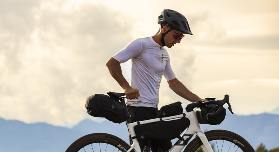 La nuova collezione TAAC ha un'estetica semplice, essenziale, studiata per tutte le necessità in bici