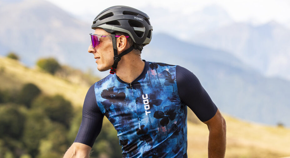 I colori della maglia Sprinta, nelle variazioni Blue e Red, hanno un forte richiamo al mondo racing