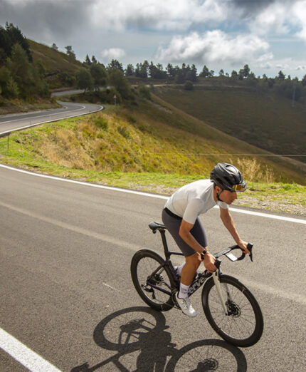 La maglia Podio è al livello più alto nel settore del fit performance, ideale per lunghe uscite