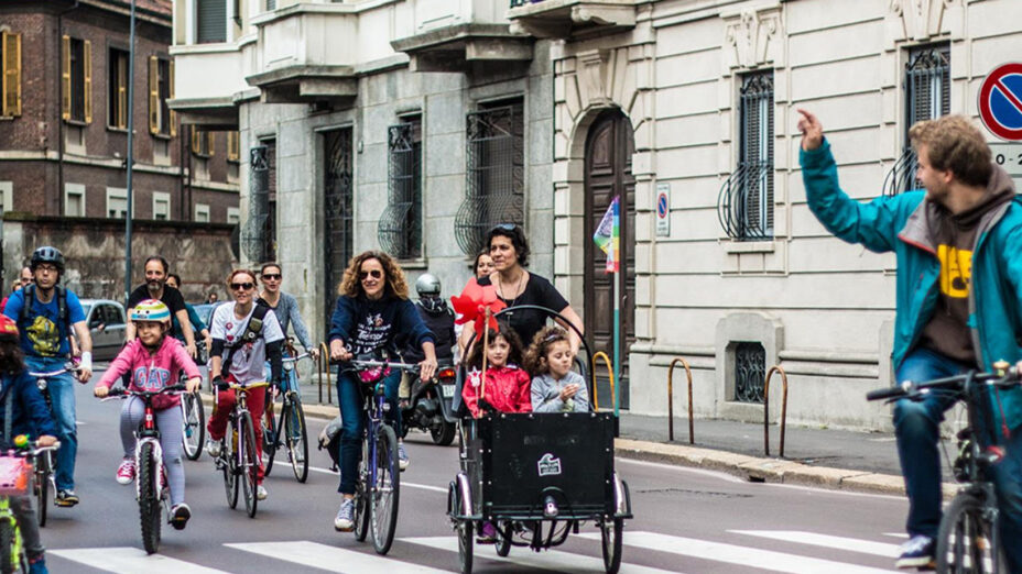 Milano, bambini in bici a scuola. L’impegno di Massa Marmocchi