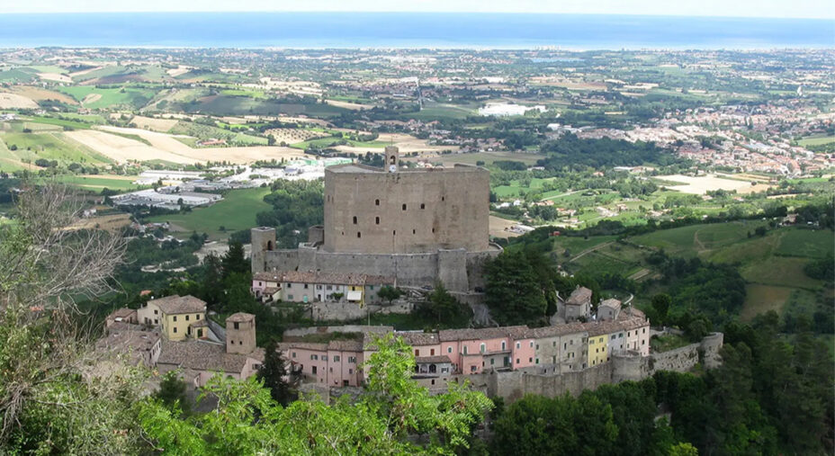 Il bellissimo Castello di Gradara, teatro della storia d'amore tra Paolo e Francesca narrata da Dante