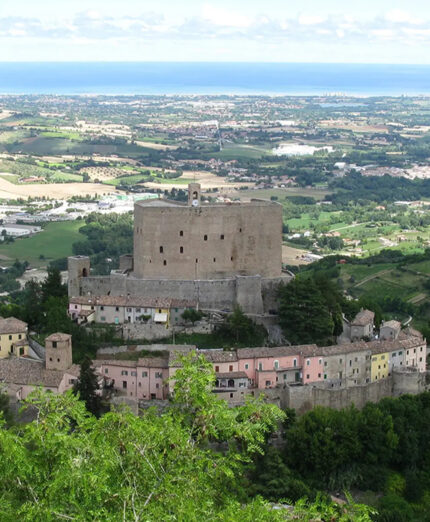 Il bellissimo Castello di Gradara, teatro della storia d'amore tra Paolo e Francesca narrata da Dante