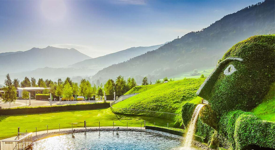 L'originale giardino che circonda il Museo Swarovski nel Tirolo, tappa obbligata lungo il cammino