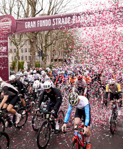 La partenza della GF Strade Bianche Estra, con oltre 8.500 concorrenti