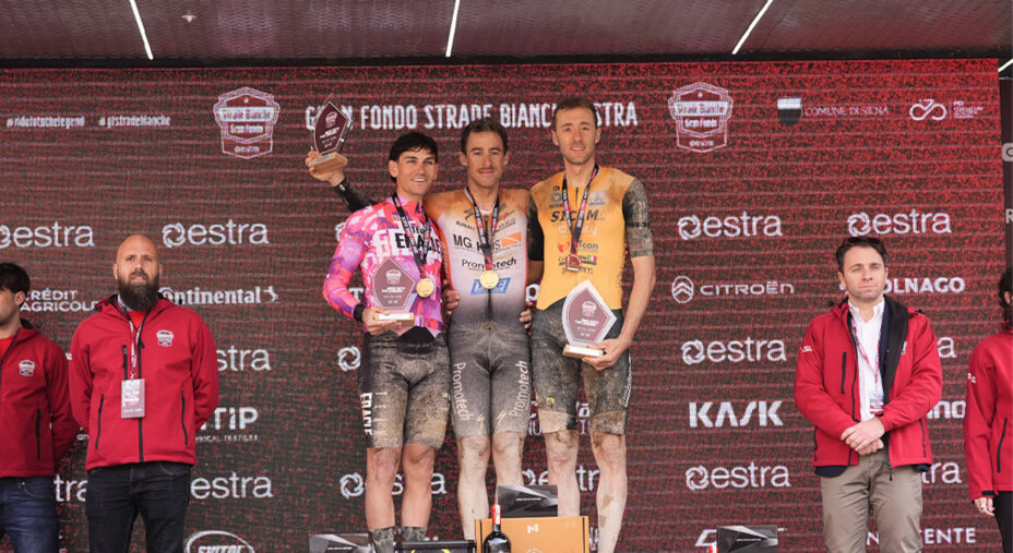 Il podio della corsa toscana, vinta da Alberto Nardin della MG.K Vis–Promotech–FMB che ha Re Artù fra i suoi partner