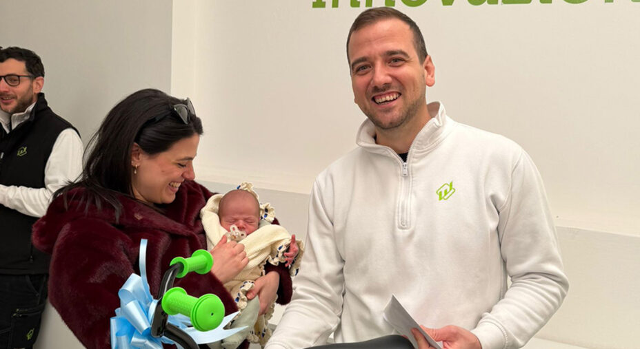 Il piccolo Federico con la sua famiglia. Una nascita festeggiata con tutto lo staff WD99