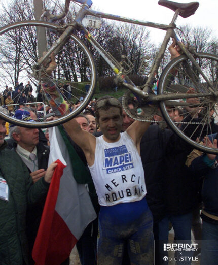 Nel 2001, Ballerini salutò così la Parigi-Roubaix, vinta nel 1995 e nel 1998
