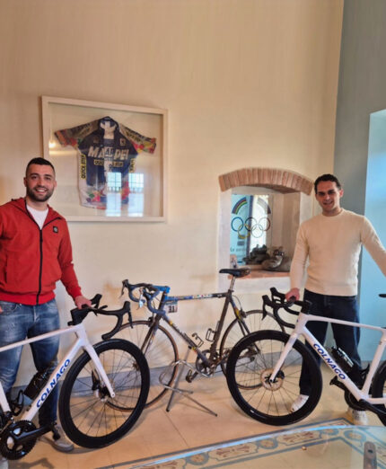 Anche Colnago, con cui Franco vinse le due Roubaix, ha inteso celebrare la nascita della ASD Franco Ballerini