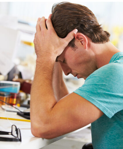 Un fattore scatenante dei crampi intestinali può essere lo stress, dato che l'intestino è in connessione con il sistema nervoso (depositphotos.com)