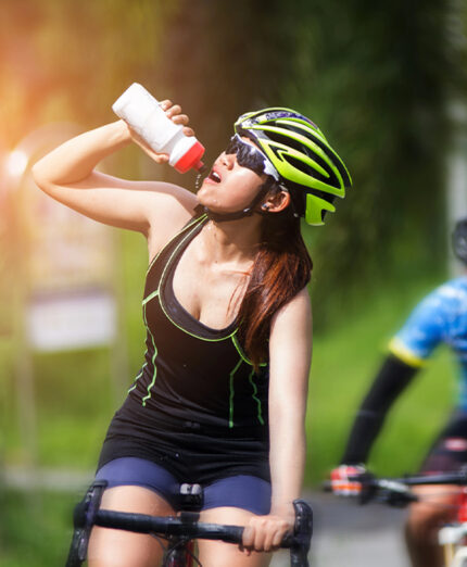 L’idratazione è un punto cruciale nell'insorgenza di crampi intestinali, sia che si beva poco sia che si beva troppo (depositphotos.com)