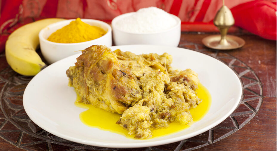La curcuma è molto usata nelle ricette indiane: qui pollo con curcuma, banana e cocco (depositphotos.com)