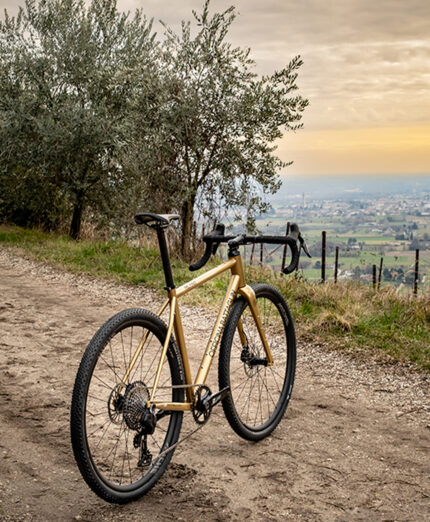Officina Battaglin Milano, gravel accessibile, un'opera d'arte in acciaio