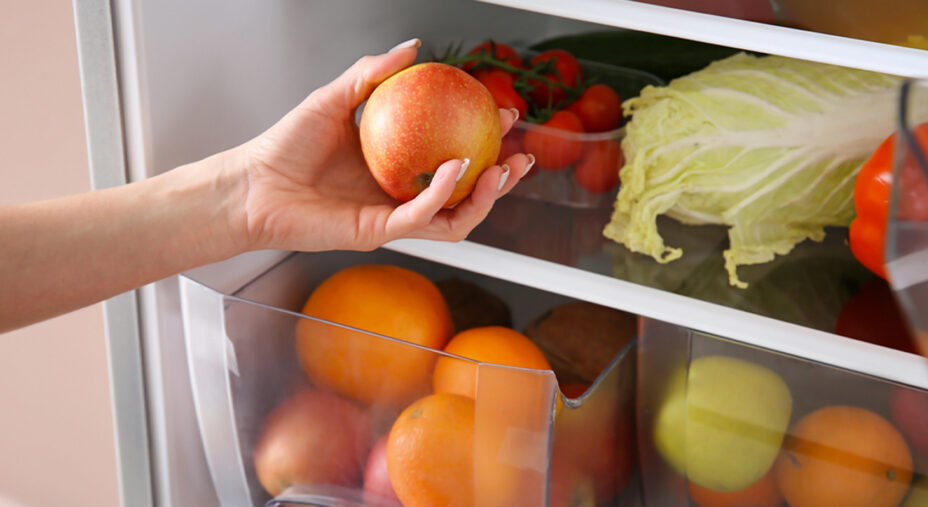 La frutta le la verdura hanno il loro posto in frigorifero, nei cassetti che creano un microclima (depositphotos.com)
