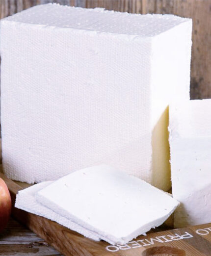 Il Primiero è anche gusto. Oltre ai noti piatti montagna, come la polenta o i canederli qui va forte la Tosèla un formaggio da gustare fresco o "alla griglia"