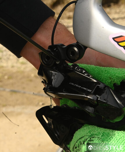 La lubrificazione del cambio riesce a essere molto preciso grazie al becco sottile