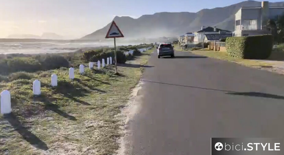 Somerset West si affaccia sulla Falsa baia, da cui si vede il Capo di Buona Speranza