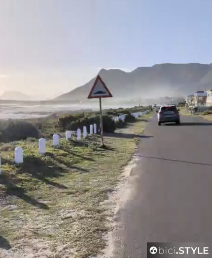 Somerset West si affaccia sulla Falsa baia, da cui si vede il Capo di Buona Speranza