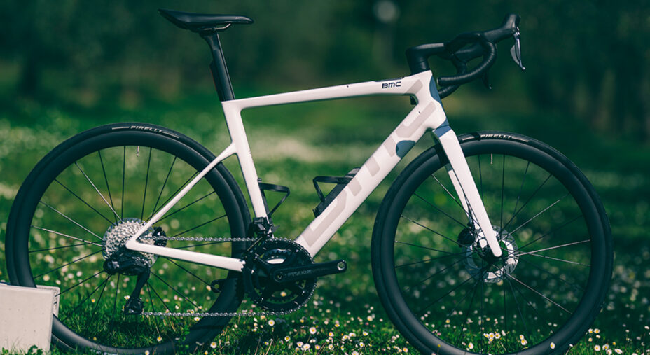 Nuova BMC AMP 01, e-road discreta nell'erogazione e super elegante