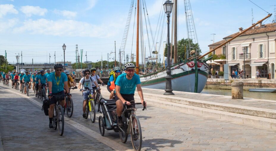 La Social Pedaleda da Cesena a Cesenatico, (foto Bike Like a Couple)