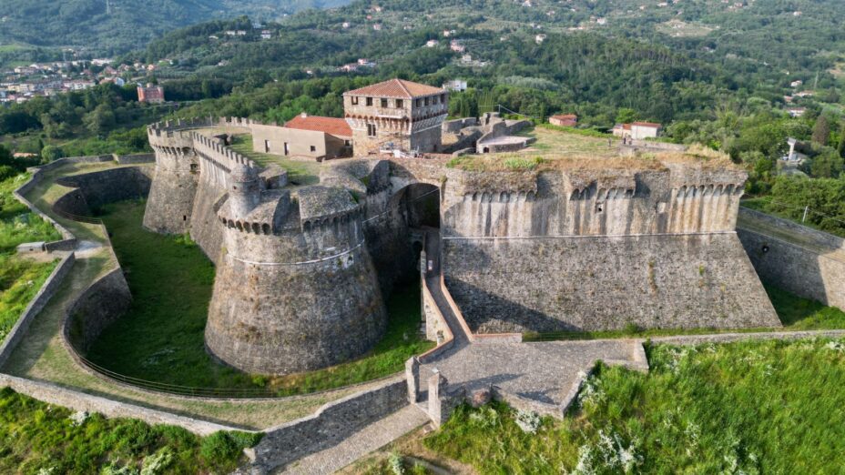 foto by 100 Castles Route Castello Sarzanello Lunigiana