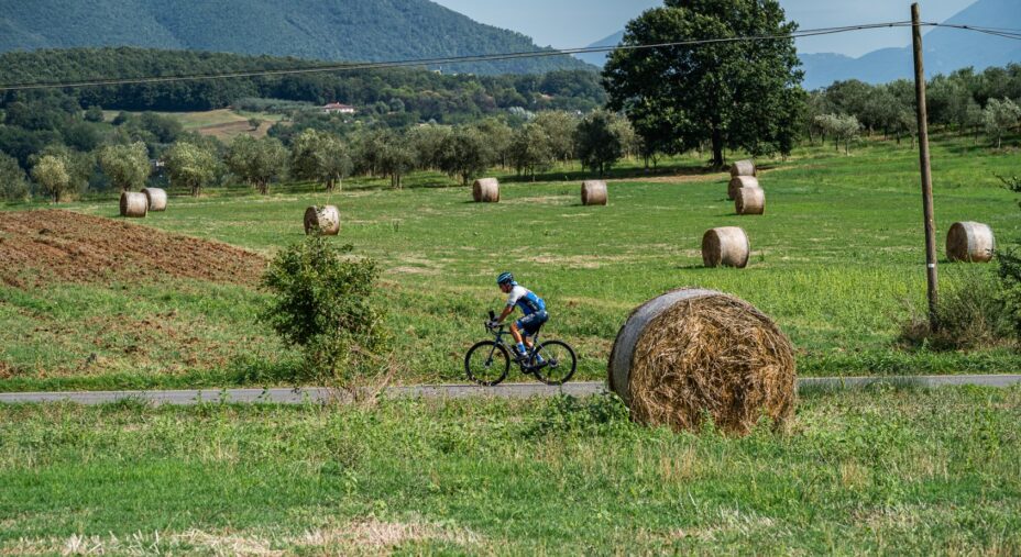 La Reggia di Caserta al centro del percorso e tutto intorno le aree rurali e i borghi più suggestivi