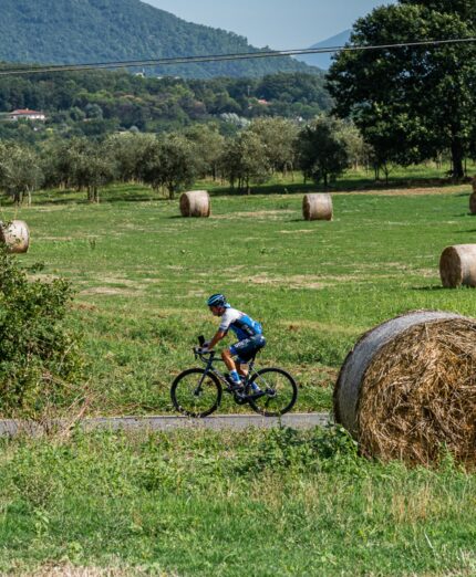 La Reggia di Caserta al centro del percorso e tutto intorno le aree rurali e i borghi più suggestivi