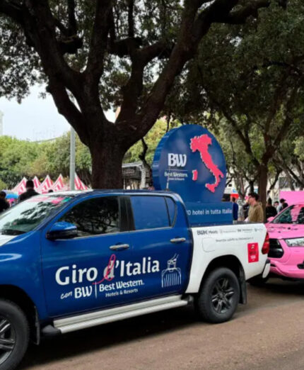 Per gli hotel il lavoro non consiste solo nell'ospitare i team, si parla di una carovana enorme