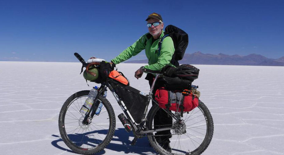 Il milanese Sergio Borroni ha affrontato molti viaggi, in bici e in canoa, visitando più di 100 Paesi
