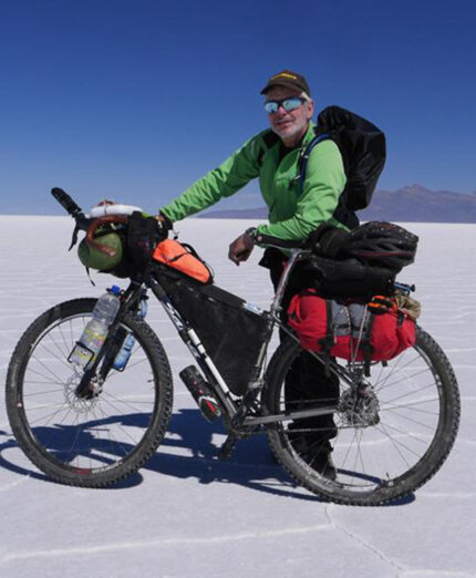 Il milanese Sergio Borroni ha affrontato molti viaggi, in bici e in canoa, visitando più di 100 Paesi