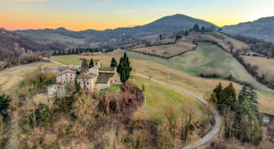 Le colline della pieve di Contignaco sono attraversate dagli itinerari salsesi (foto Around Thermae)
